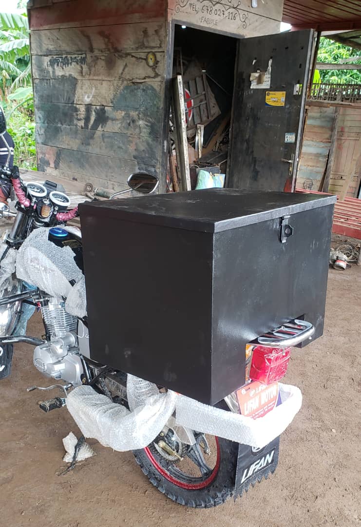 Coffre / malle de livraison moto en tole