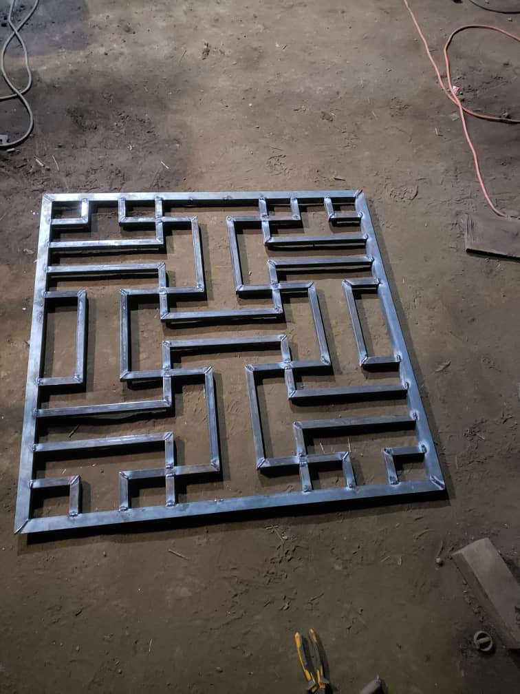 Grille de fenetre motif geometrique sur mesure